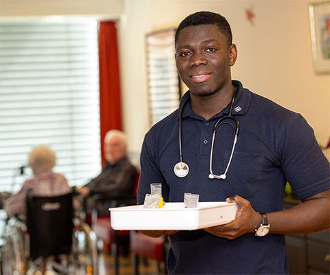 Portrt Pflegefachkraft Babacar